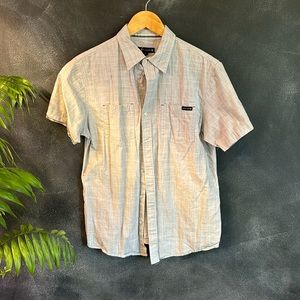 Ocean Currents clean lines light grey short sleeve shirt. Casual & dressy